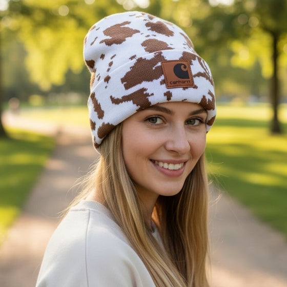 Stickad utomhusmössa med ko-jacquard