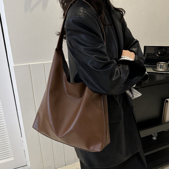 Enfärgad axelremsväska i västerländsk stil