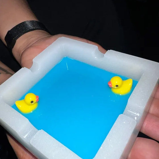 En askkopp formad som en badank