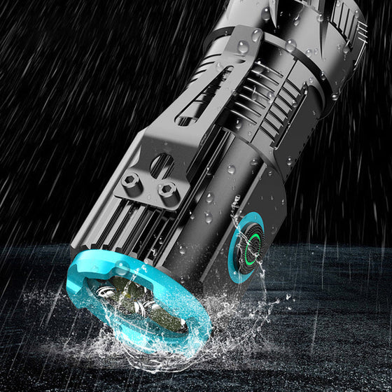 Ficklampa med magnetisk kapsylklämma för utomhusbruk