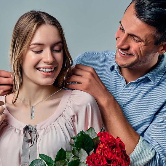 Halsband med aromaterapihänge i rostfritt stål