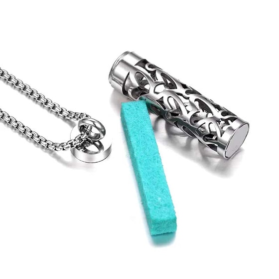 Halsband med aromaterapihänge i rostfritt stål