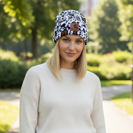 Stickad utomhusmössa med ko-jacquard