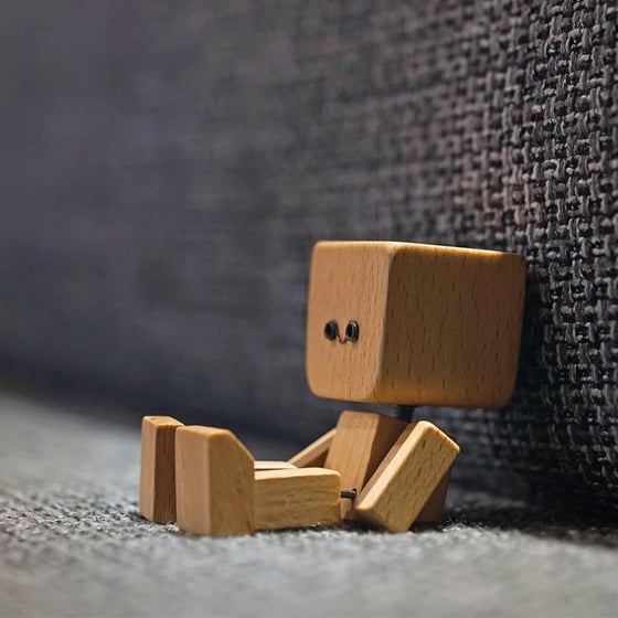 Skakande träfigur-man