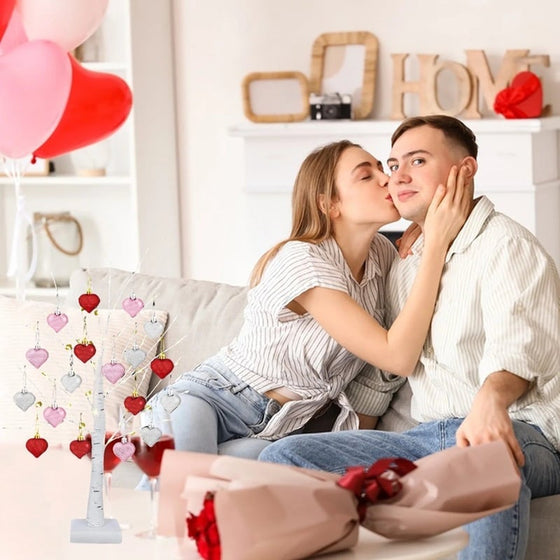 LED-Bordslampa I Björk Med 18 Hjärtdekorationer