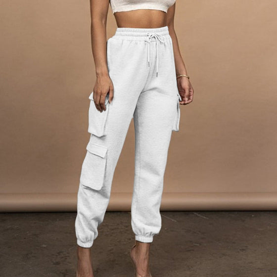 Avslappnade enfärgade sweatpants och tanktop