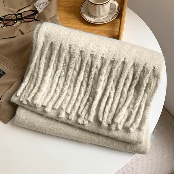 Damens enfärgade grova halsduk med tofsar