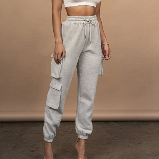 Avslappnade enfärgade sweatpants och tanktop