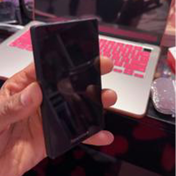 Magnetisk selfie-skärm för baksidan