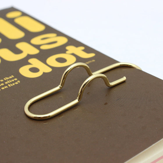 Multifunktionella metallfärgade pappersklämmor