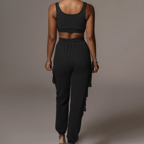 Avslappnade enfärgade sweatpants och tanktop