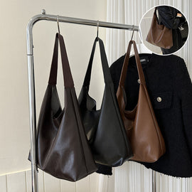 Enfärgad axelremsväska i västerländsk stil