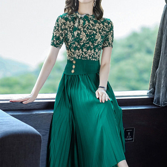 Plisserad kjol med tre knappar