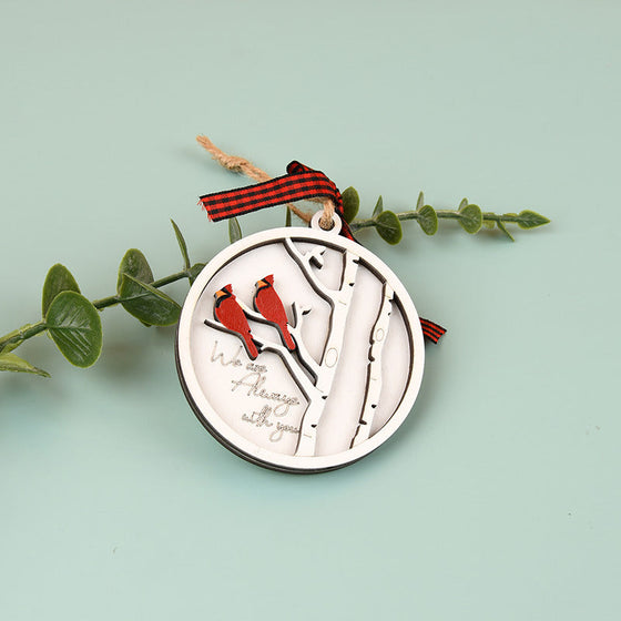 Handgjord minnesprydnad med kardinalfågel