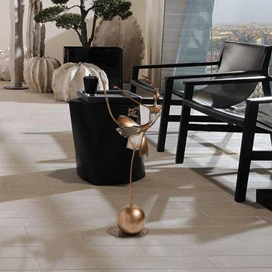 Förtrollande dansande trädgårdsflicka