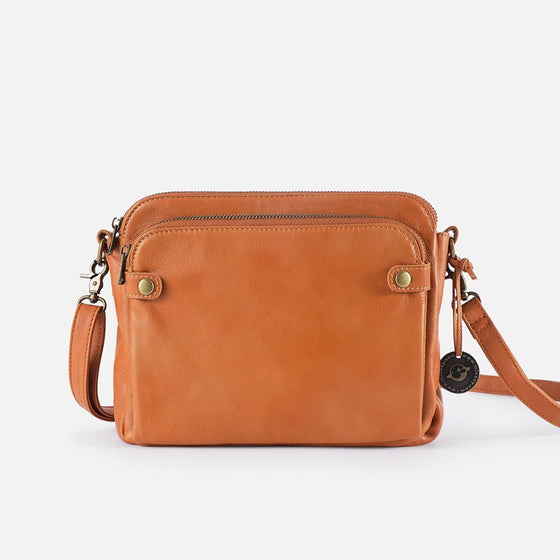 Crossbody-axel i tre läder lager