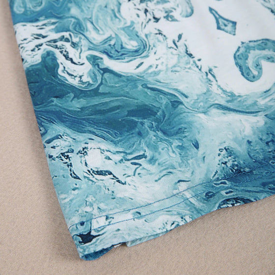 V-ringad miniklänning i blått tryck