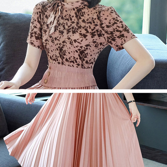 Plisserad kjol med tre knappar