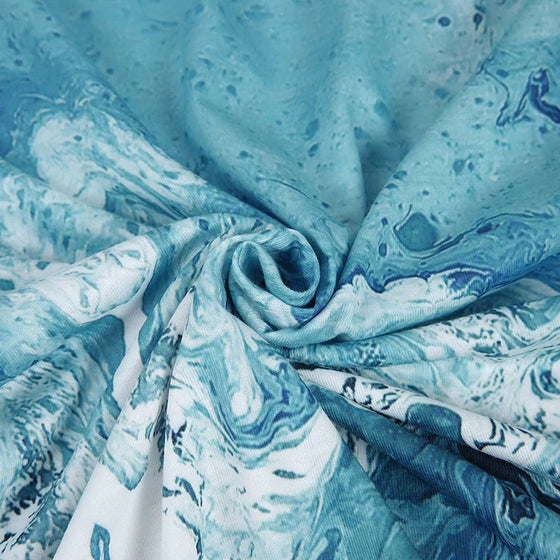 V-ringad miniklänning i blått tryck