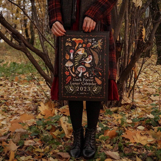 2023 Mörk skog Månkalendern