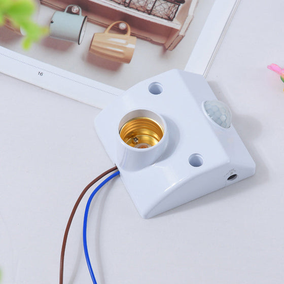 Lamphållare med rörelsesensorbrytare