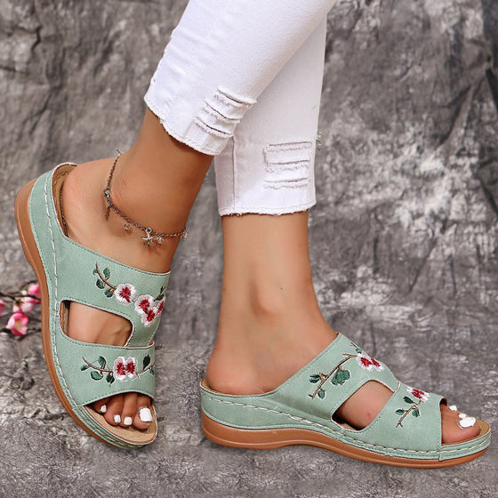 Broderade blomsandaler för kvinnor