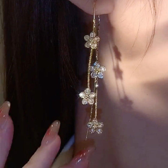 Örhängen med zirkon plommonblomma