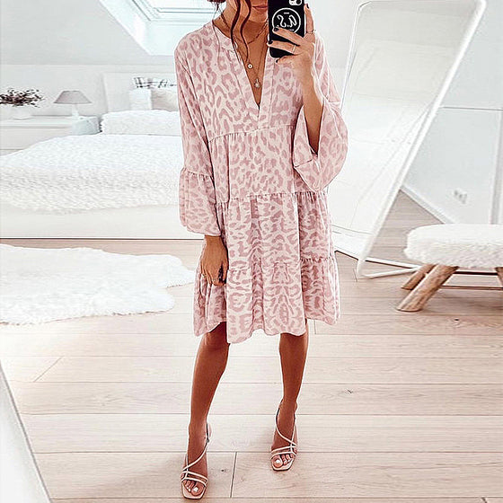 V-ringad klänning i leopardtryck