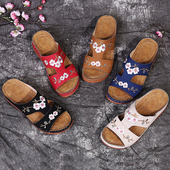 Broderade blomsandaler för kvinnor