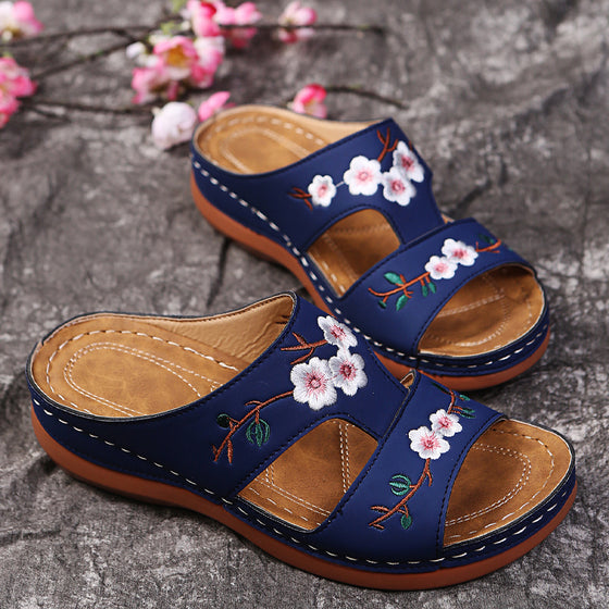 Broderade blomsandaler för kvinnor