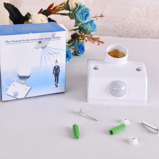 Lamphållare med rörelsesensorbrytare