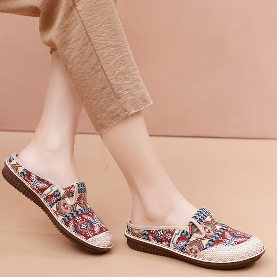 Andningsbara sandaler med flätade blommor