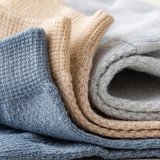 Herrstrumpor i andningsbart material för att motverka dålig lukt