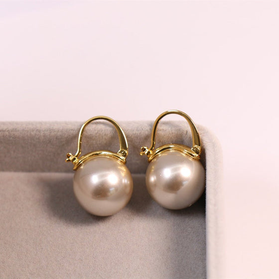 Örhängen med pärlor