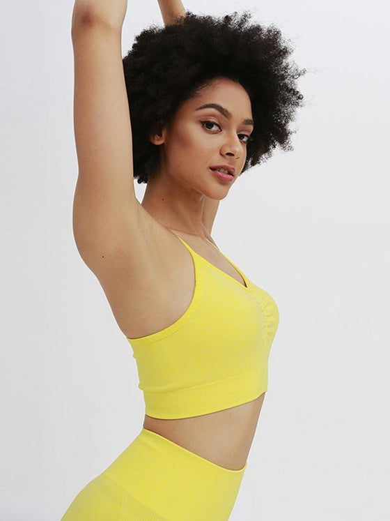 Sportig vanlig yogadräkt med spaghettiband