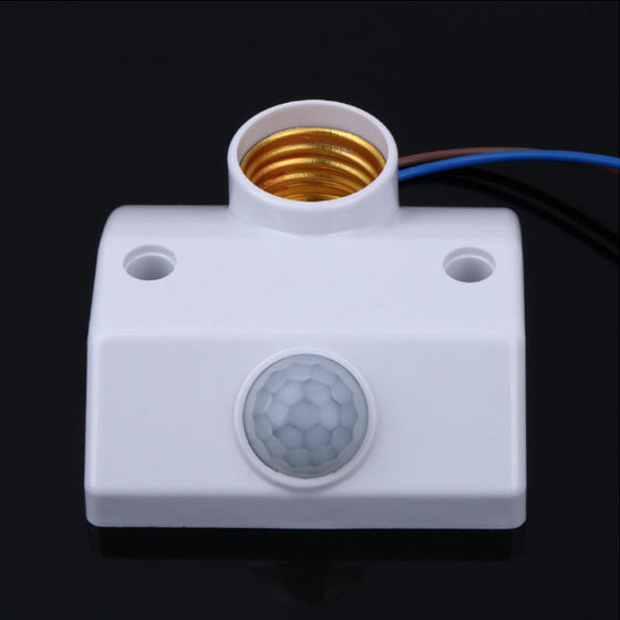 Lamphållare med rörelsesensorbrytare