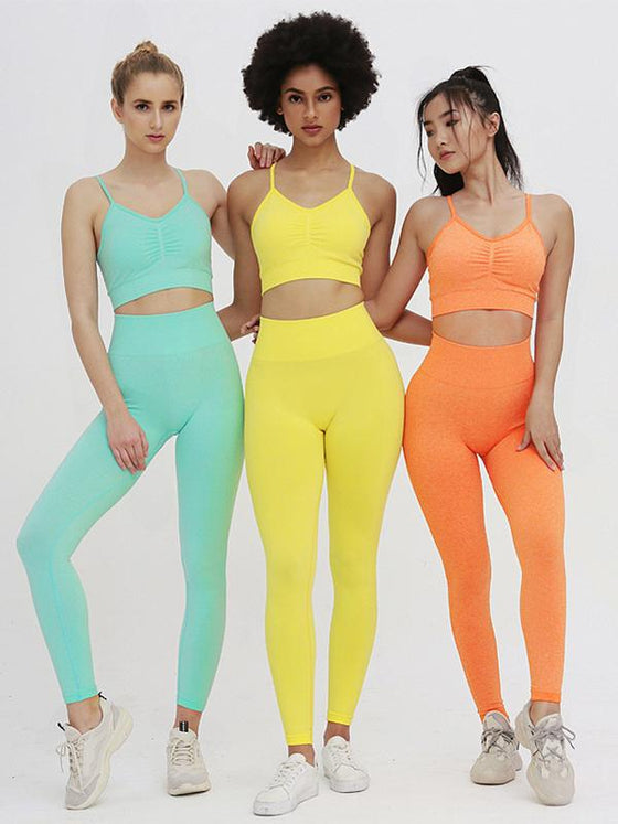 Sportig vanlig yogadräkt med spaghettiband