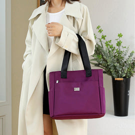 Lätt vattentät axelväska i nylon