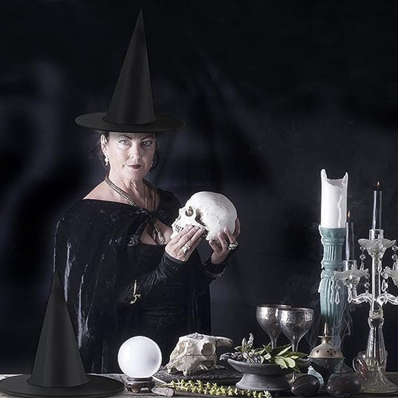 Hängande häxhatt som är en Halloween-festfavorit och ett kostymtillbehör