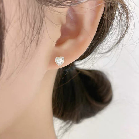 Dinglande zirkonörhängen