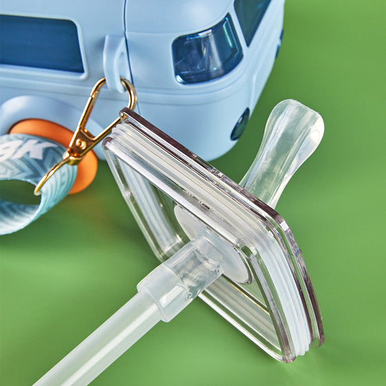 Bärbar vattenbehållare i bussform