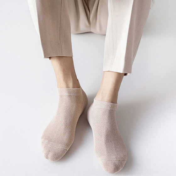 Herrstrumpor i andningsbart material för att motverka dålig lukt