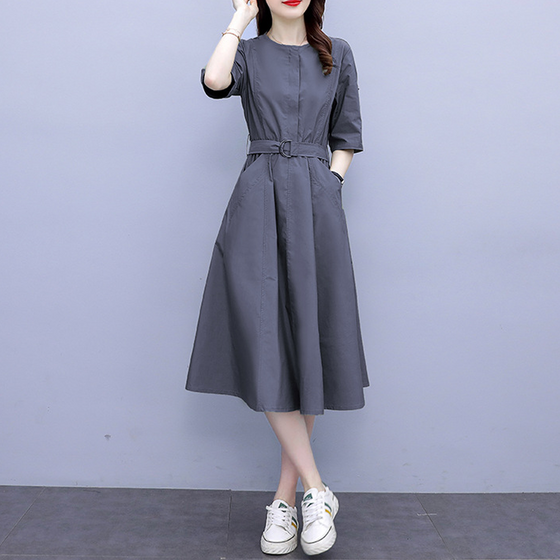 Smal klänning i midjan