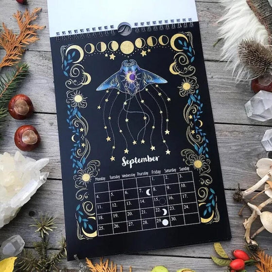 2023 Dark Forest Månkalender Mystiska djurs kalender