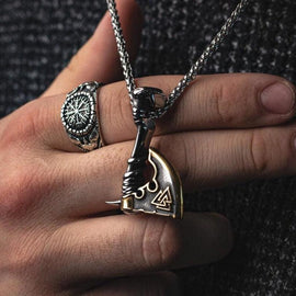 Halsband med nordisk viking yxa