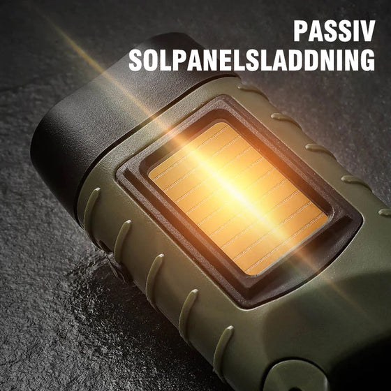 Solcellsdriven ficklampa med handvevsladdning