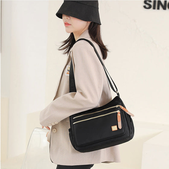 Dumpling axelväska i nylon