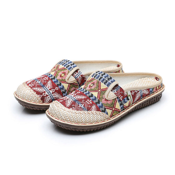 Andningsbara sandaler med flätade blommor