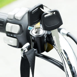 Multifunktionellt motorcykelhjälmlås