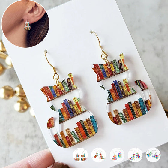 Kattörhängen med böcker